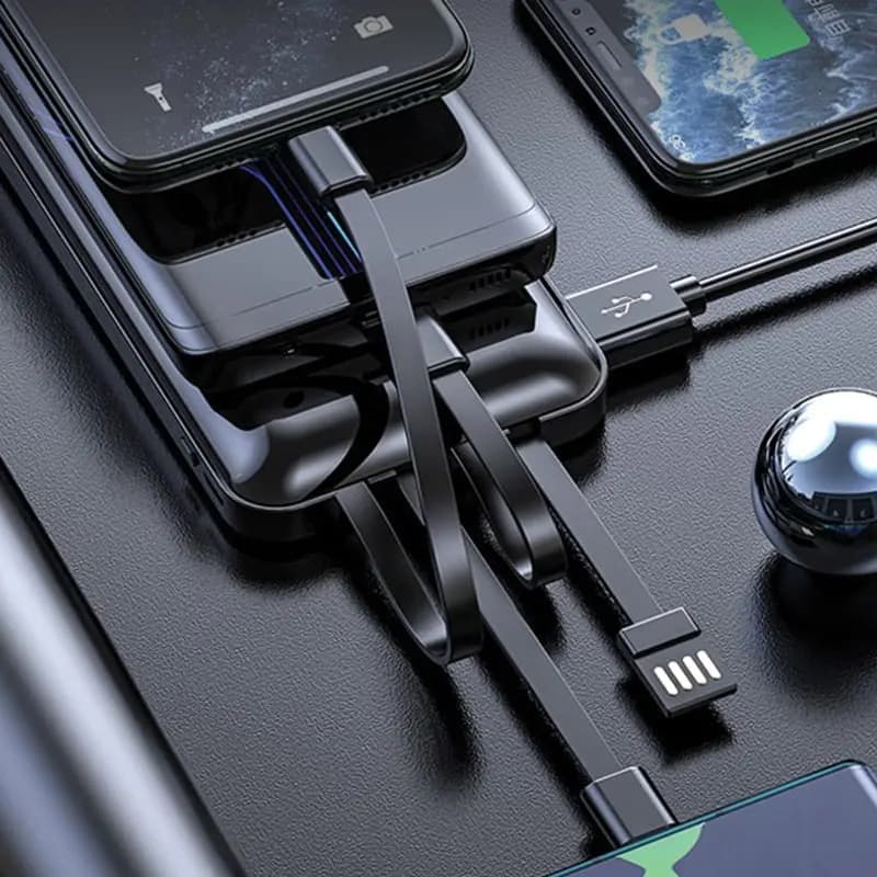 promosyon siyah powerbank, üç telefonla kablolu kullanım, deri zemin üzerinde