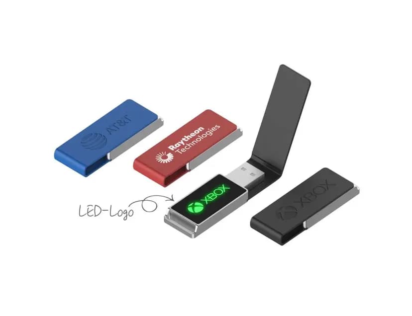 promosyon dört adet deri kapaklı USB bellek, farklı marka baskıları ve ışıklı logo