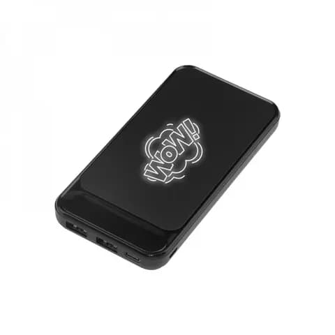 Promosyon ince powerbank gövdesinin alt kenarındaki dört şarj girişi