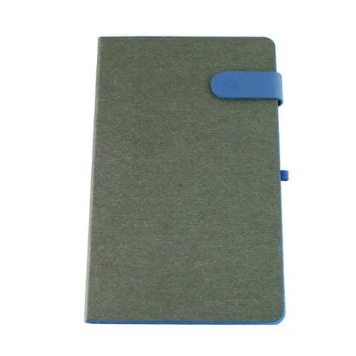 promosyon gri kumaş kaplı defter, mavi bantlı ve kalem halkalı, yazısız, beyaz arka plan