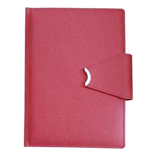promosyon fuşya dokulu dikişli defter kapağı, sağda kavisli bant ve beyaz metal detay, yazısız