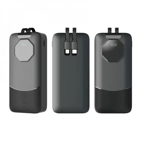 Promosyon koyu gri powerbank, dijital yüzde göstergesi ve iki dahili kablosuyla üç açıdan