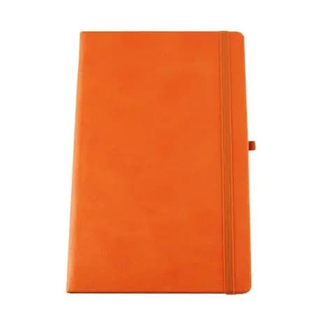 promosyon turuncu suni deri kapaklı lastikli defter, sağ yanda kalem halkası, beyaz fon