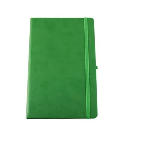 promosyon yeşil suni deri kapaklı lastikli defter, sağ yanda kalem halkası, beyaz fon