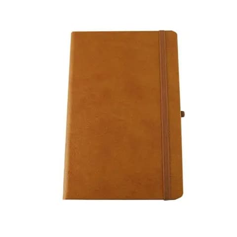 promosyon kahverengi suni deri kapaklı lastikli defter, sağ yanda kalem halkası, beyaz fon