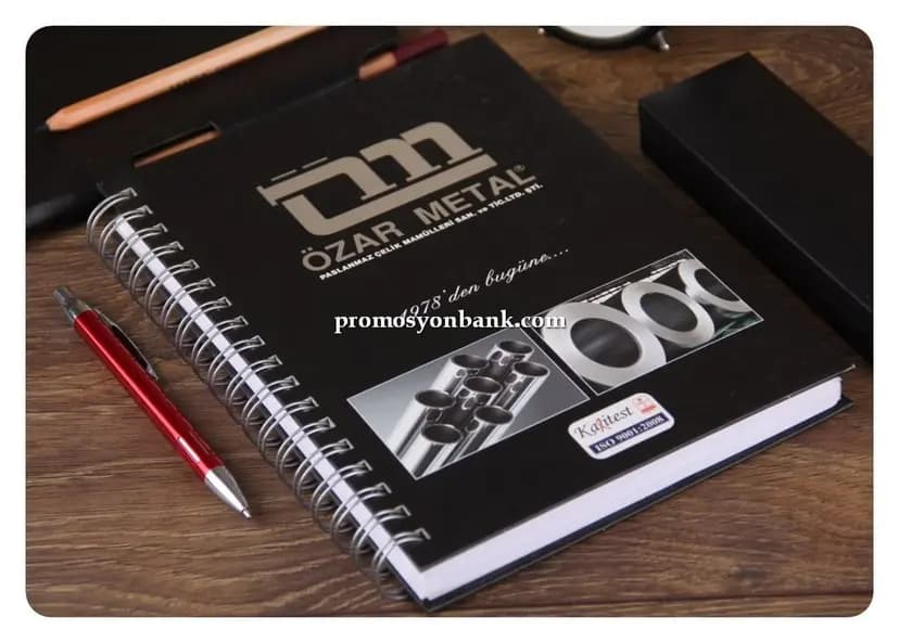 Siyah promosyon spiralli defter, kaliteli malzeme ve modern tasarım. - Promosyonbank