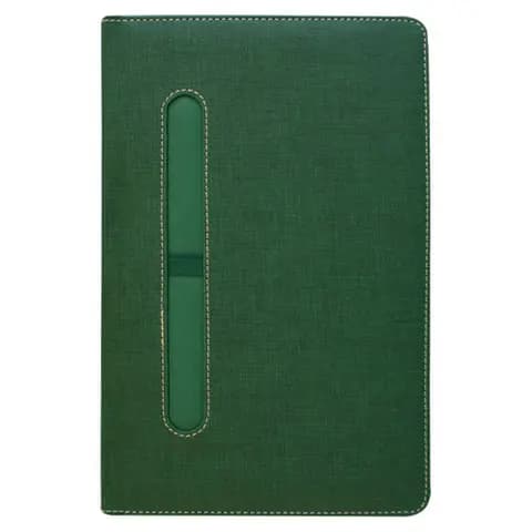 Koyu yeşil keten dokulu defter kapağı, dikey kalem yuvası ve kenar dikişleri; promosyon ürünü