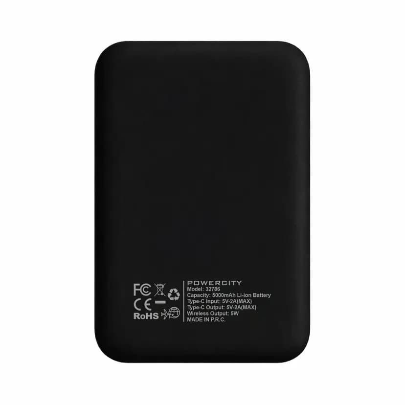 Siyah promosyon powerbank, plastik gövde, yuvarlatılmış köşe, alt kısımda beyaz simge baskısı