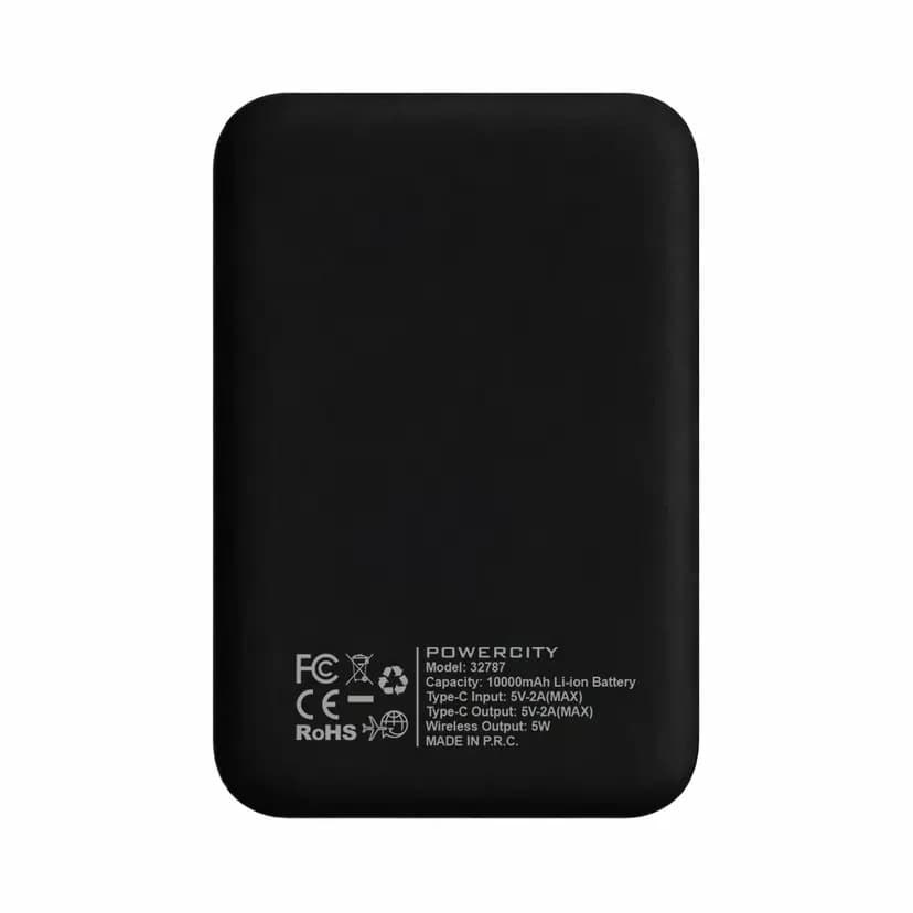 Siyah promosyon powerbank, kablosuz şarj ve C tipi bağlantı, arka yüzde teknik bilgi baskısı