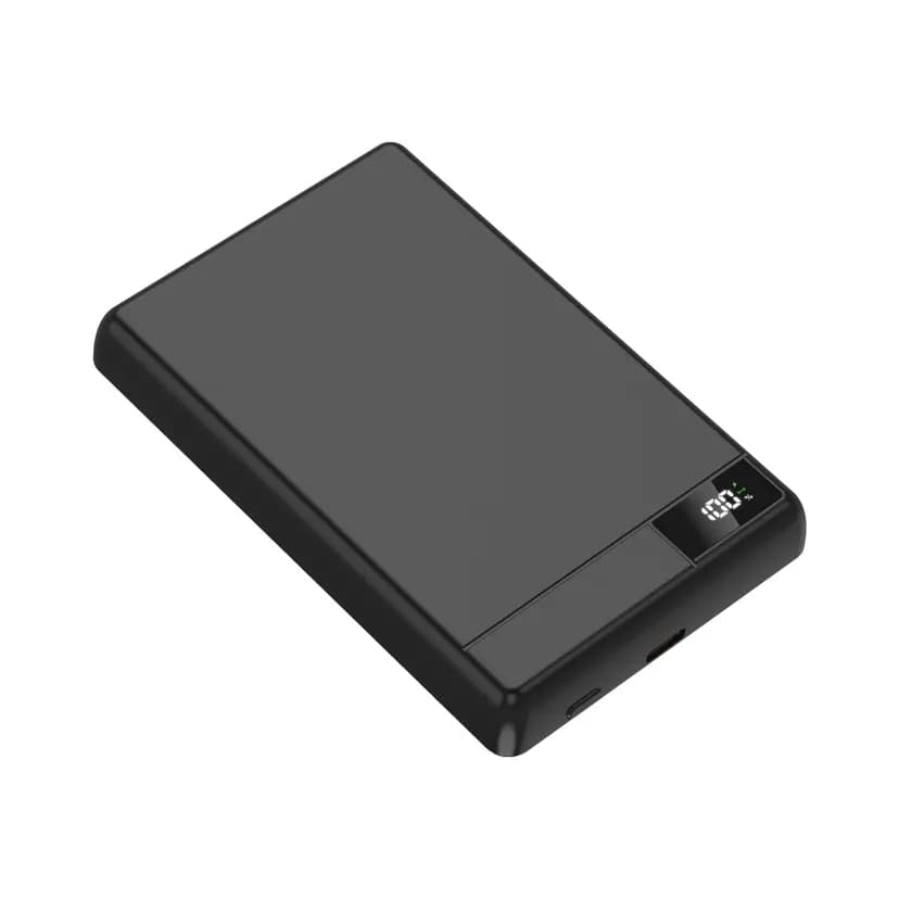 Siyah promosyon powerbank, dijital ekranında 100 ve şarj simgeleri görünür