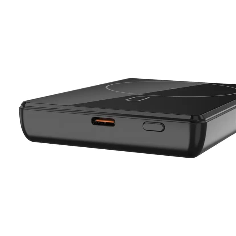 Parlak siyah promosyon powerbank, üstte halka çizgisi, yanda şarj girişi ve düğme