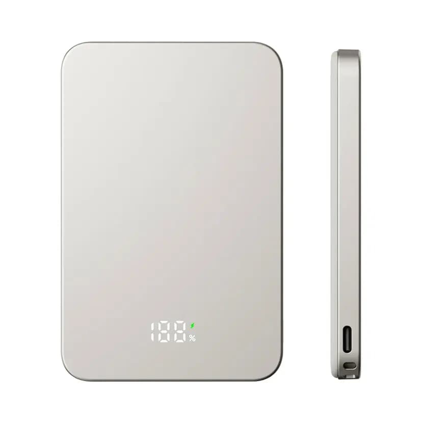 Gümüş metal gövdeli ince promosyon powerbank, ekranda %100 şarj göstergesi