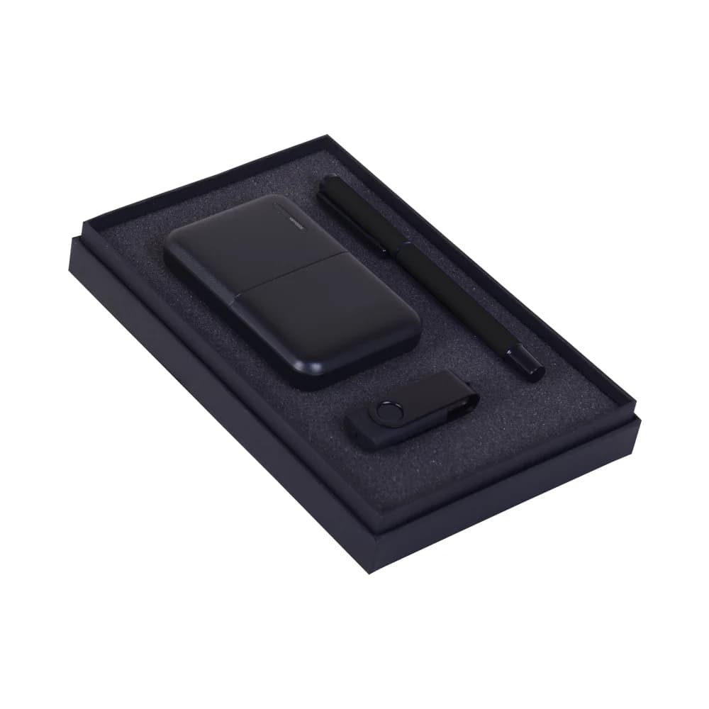 Siyah renkli, plastic powerbank, metal tükenmez kalem ve USB bellek içeren VIP promosyon hediye seti.