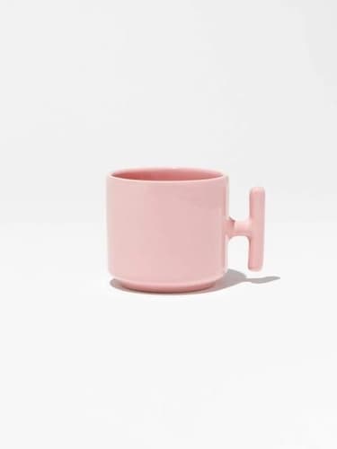 Pastel pembe promosyon latte fincanı yan görünüm, T biçimli kulp, baskısız