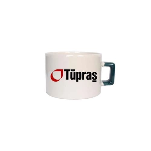 Beyaz promosyon Nescafe fincanı; koyu yeşil kulplu, rafineri logosu baskılı