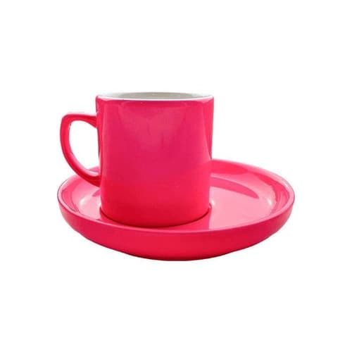 Neon pembe porselen promosyon kahve fincanı tabağıyla; yazısız, beyaz iç, kulp solda