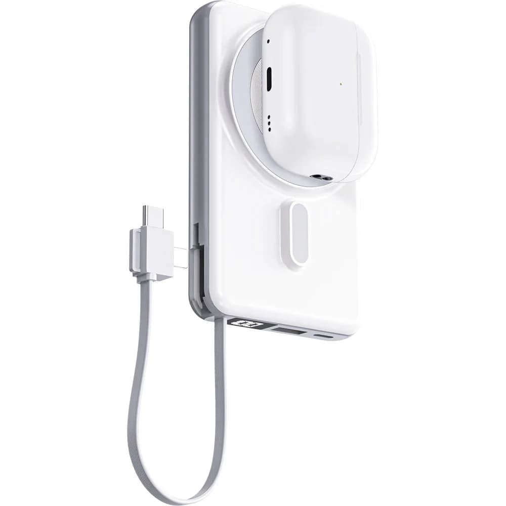 Dikey beyaz powerbank'a manyetik kulaklık kutusu ve kordonlu kablo takılı.