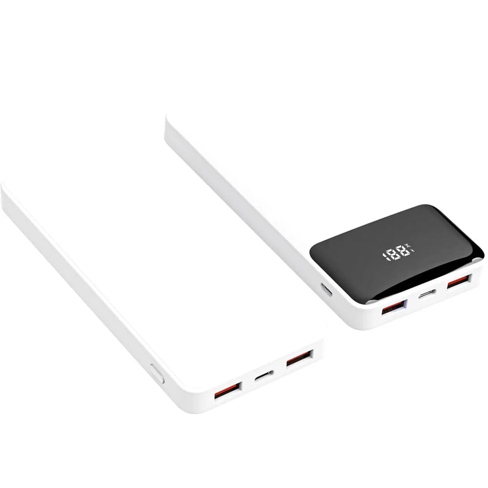 Açılı iki beyaz powerbank; birinde siyah ekranda yüzde 100, yanda iki USB portu.