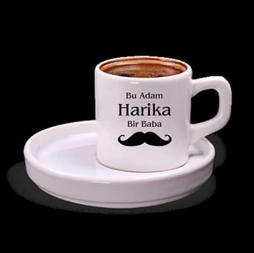 Beyaz süblimasyon promosyon kahve fincanı; siyah bıyık figürü ve babalara özel yazı