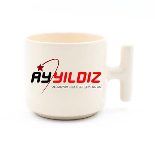 T kulplu ince porselen promosyon latte fincanı; ön yüzde kurumsal yazı baskısı