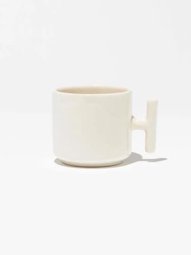T kulplu ince porselen promosyon latte fincanı; yan açı, baskısız, kulp sağda