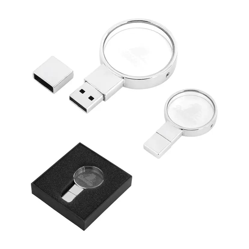 Kristal gövdeye sahip 8 GB depolama kapasiteli USB bellek
