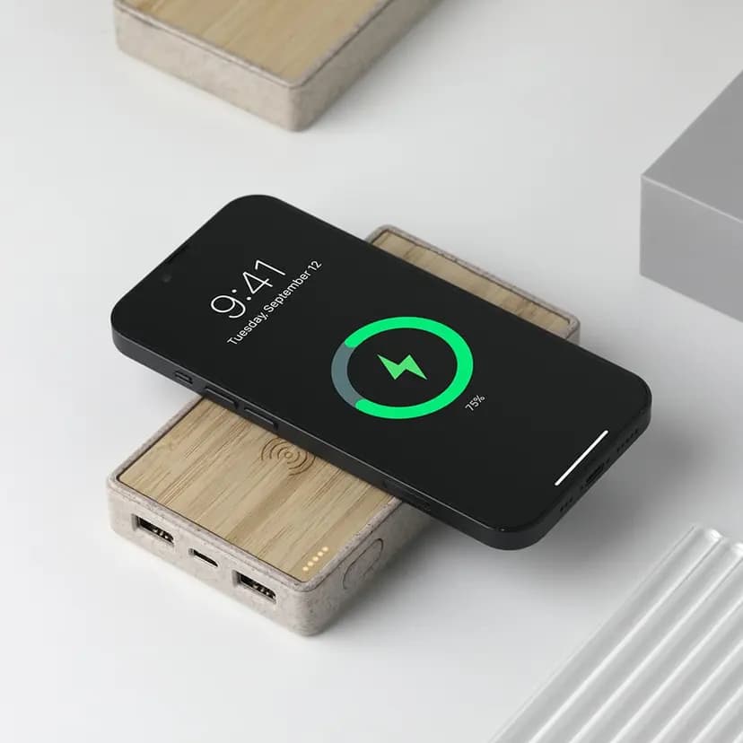 Promosyon 10000 Mah Bambu Powerbank, kablosuz şarj özelliğiyle modern ve çevre dostu bir tasarıma sahip