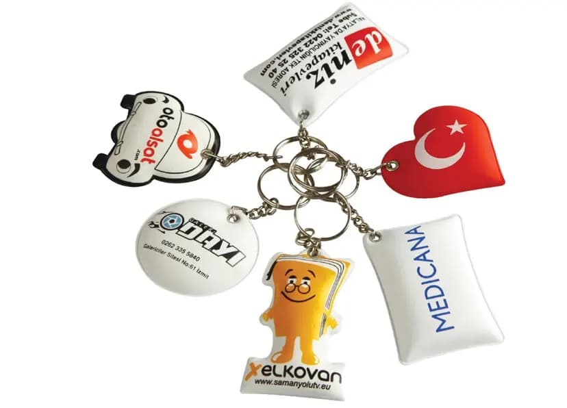 Renkli promosyon anahtarlık, plastik malzeme, çeşitli figürler. - Promosyonbank