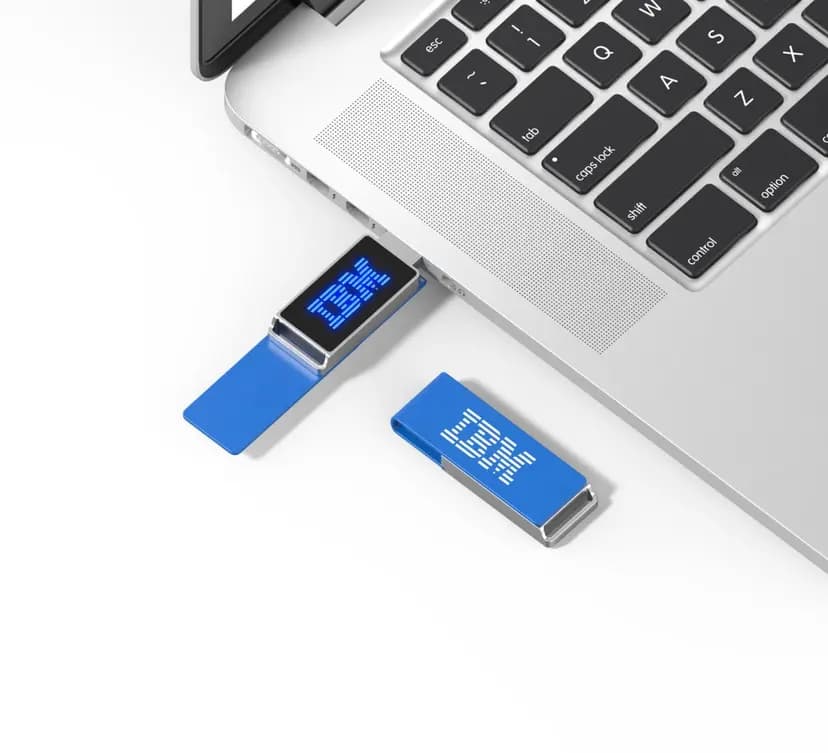 Deri kapaklı beyaz ışıklı USB bellek, kurumsal tanıtımlar için ideal promosyon ürünü