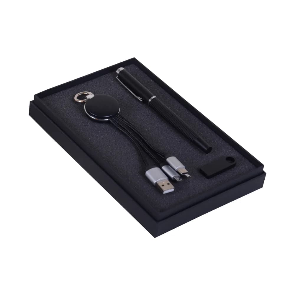 Siyah renkli, metal gövdeli kalem, çoklu şarj kablosu ve USB bellek içeren promosyon hediye seti, siyah karton kutu içerisinde.
