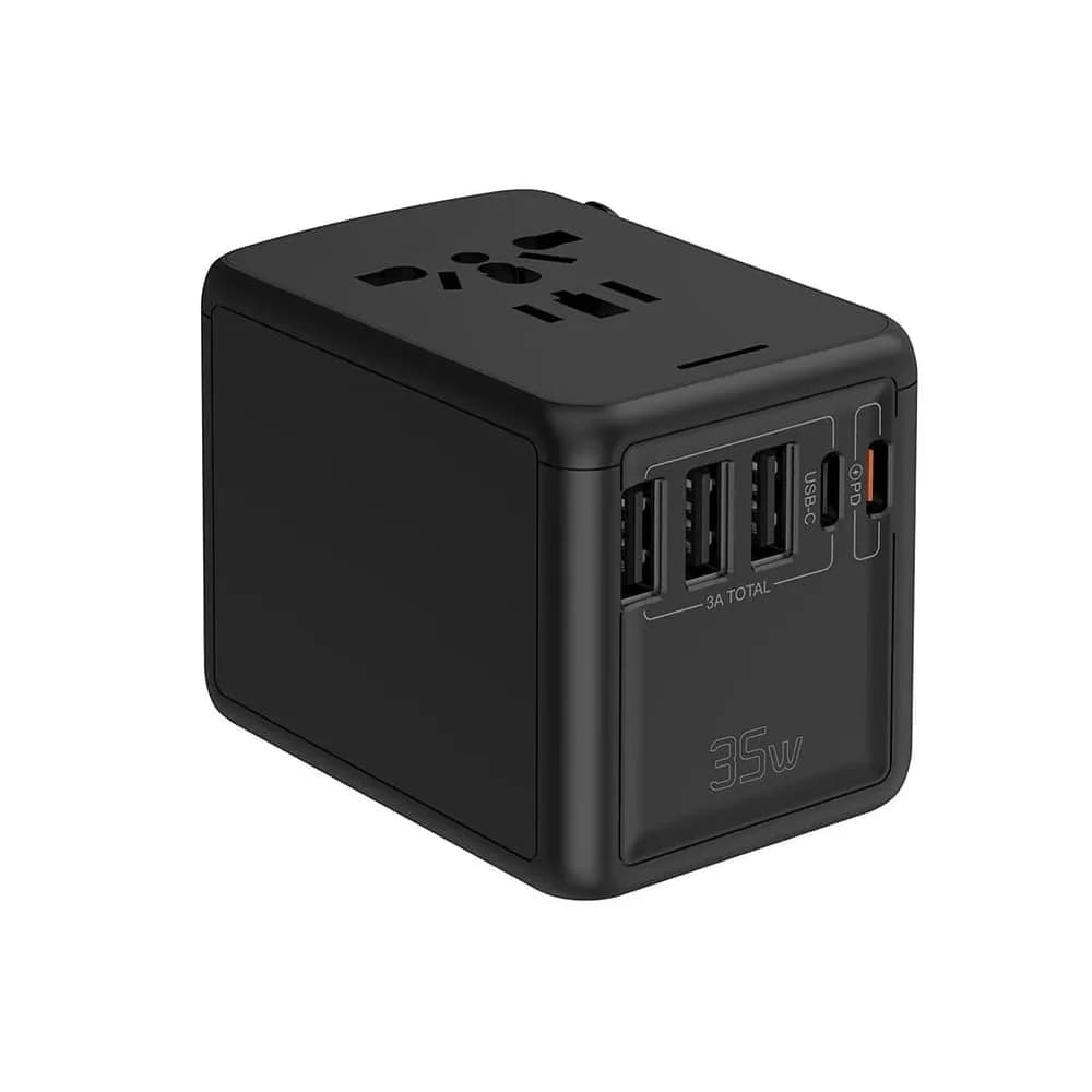Siyah küp seyahat adaptörü, üniversal priz yuvası ve USB portları