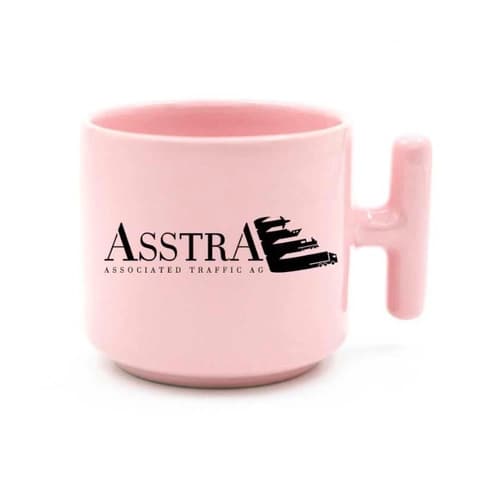 Pastel pembe promosyon porselen latte fincanı; firma adı baskılı ön görünüm