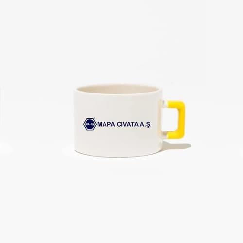 Sarı kulplu beyaz promosyon Nescafe fincanı; lacivert firma logosu baskılı