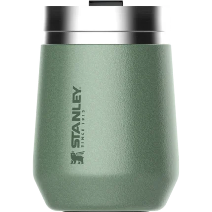 Paslanmaz çelik kapaklı, yeşil renkli termos, günlük kullanım için ideal, marka logosu ile şık ve dayanıklı tasarım.