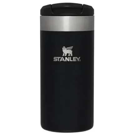Yalıtımlı seyahat termosu, Stanley markası ile günlük kullanım ve outdoor aktiviteler için dayanıklı ve şık tasarım.