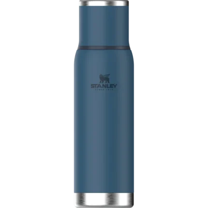 STANLEY markalı paslanmaz çelik termos, şık ve dayanıklı tasarımıyla sıcak ve soğuk içecekleri uzun süre muhafaza eder. Seyahat ve ofis kullanımı için ideal, promosyon amaçlı tercih edilebilir.
