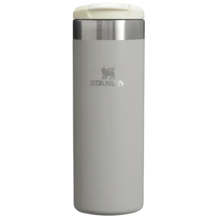 Yüksek kaliteli termos, paslanmaz çelik kapak ve dayanıklı gövde ile uzun ömürlü kullanım sağlar.